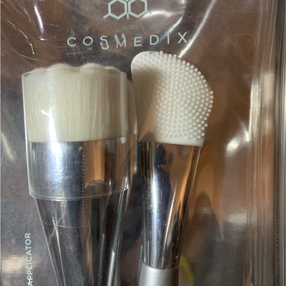 Cleansing Brush and Dual Sided Silicone Applicator NEW! - Picture 3 of 4